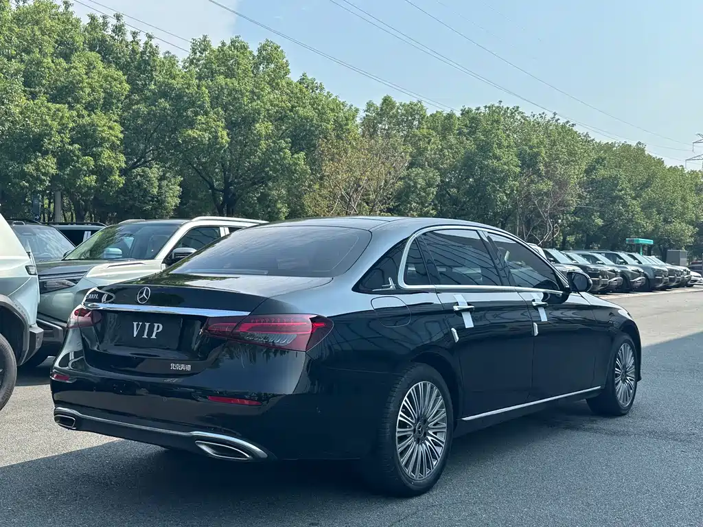 Mercedes-Benz E-Class — миниатюра 14