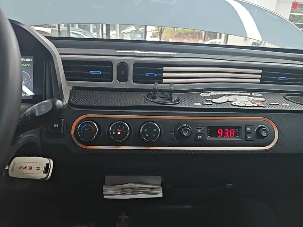 Wuling MINIEV — миниатюра 13
