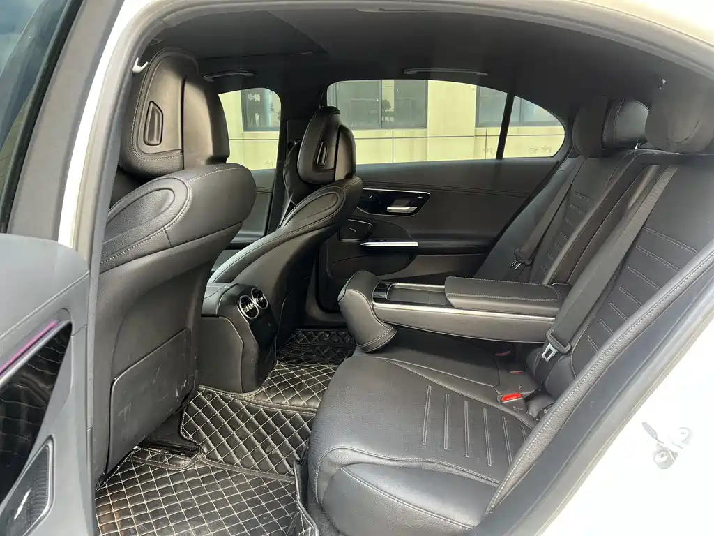 Mercedes-Benz C-Class — миниатюра 7