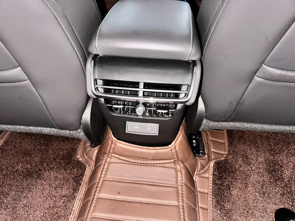 Ford Mondeo — миниатюра 12