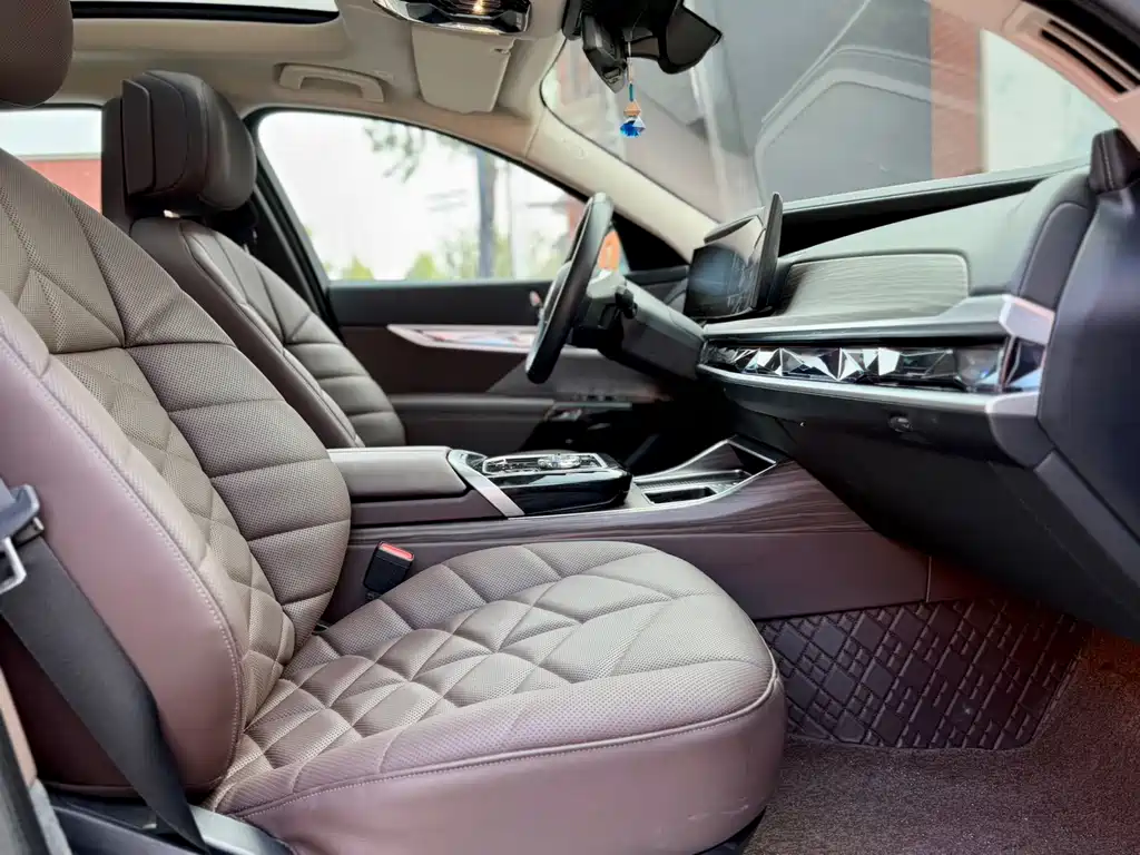 BMW i7 — миниатюра 21