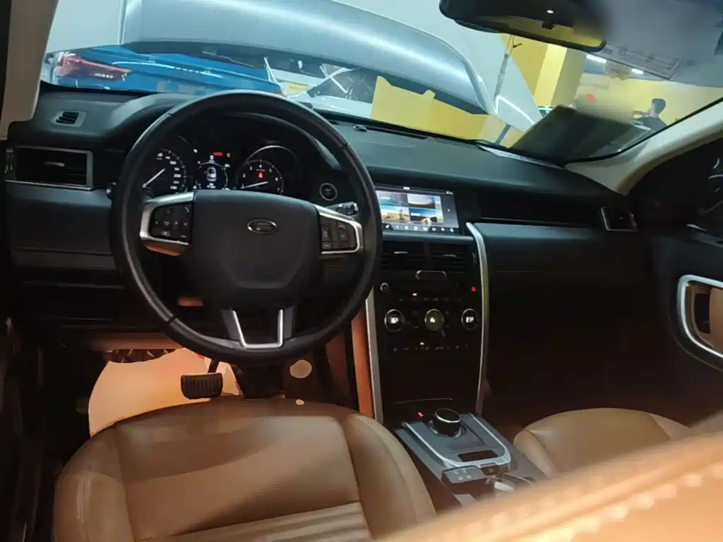 Land Rover Discovery Sport — миниатюра 10