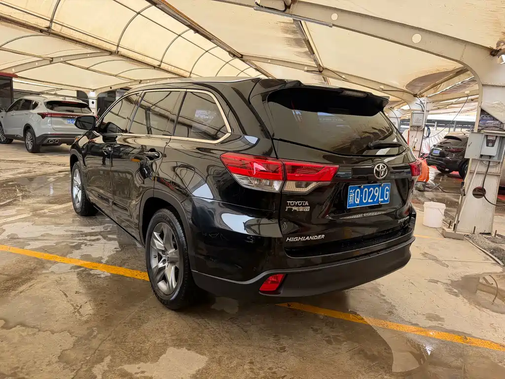 TOYOTA HIGHLANDER