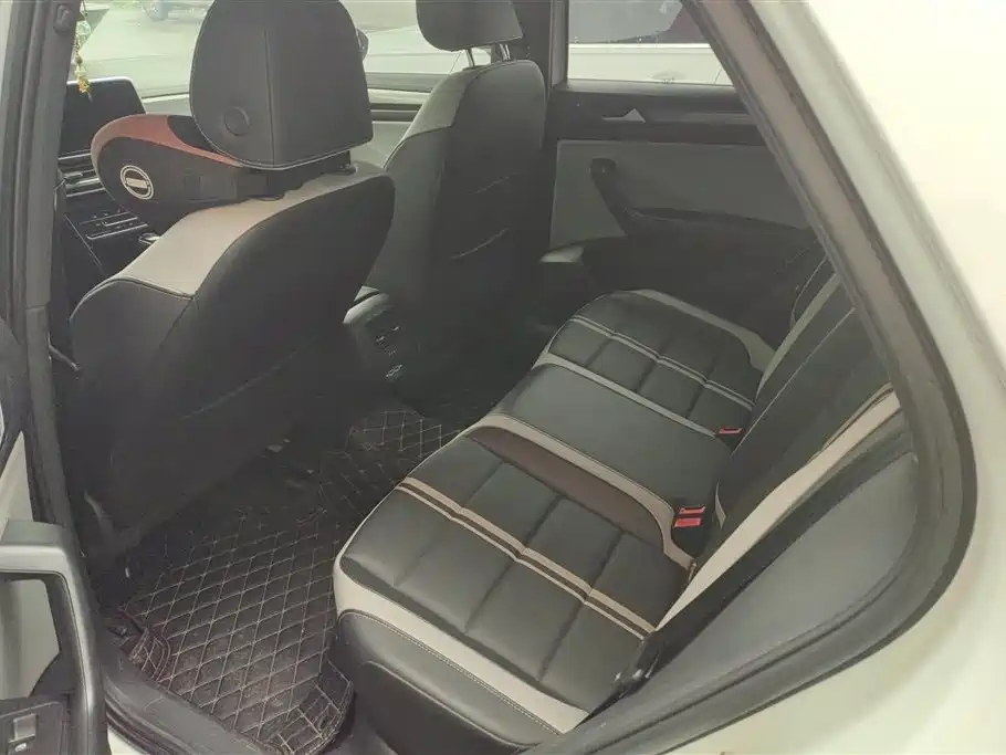 VOLKSWAGEN T ROC EXPLORING SONGS