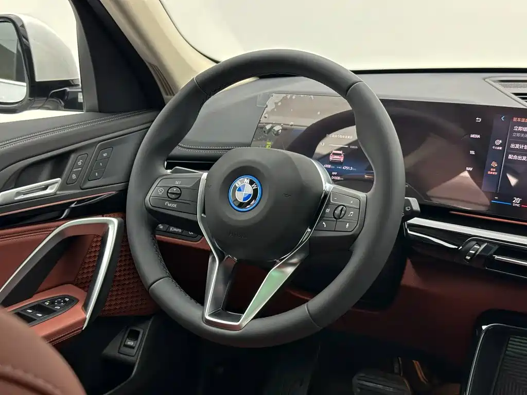 BMW iX1 — миниатюра 20