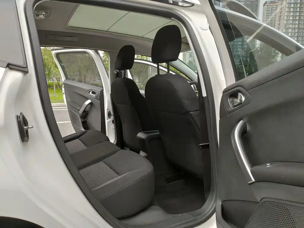 Peugeot 2008 — миниатюра 13