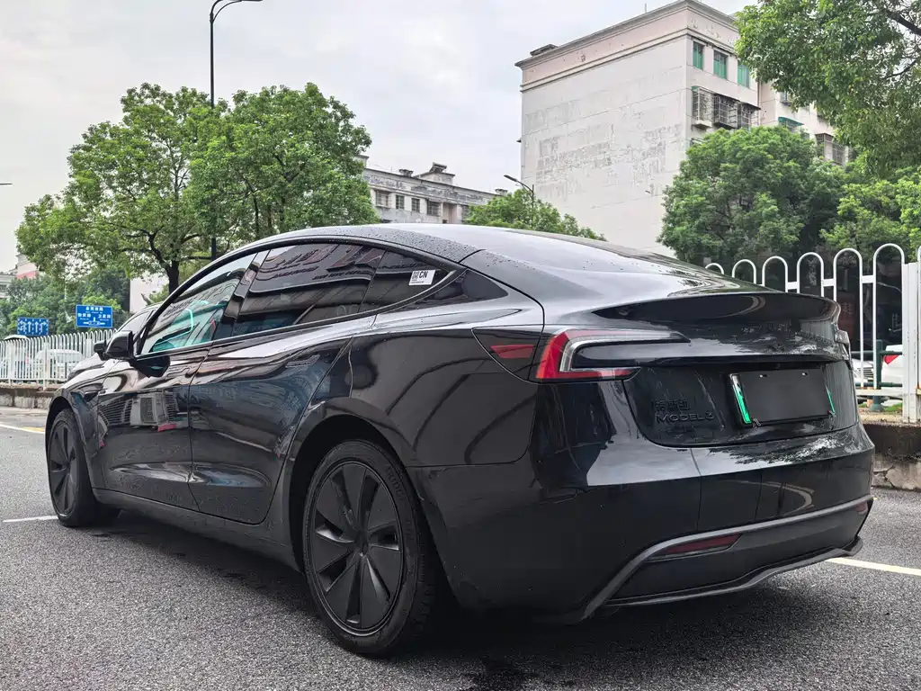 Tesla Model 3 — миниатюра 6