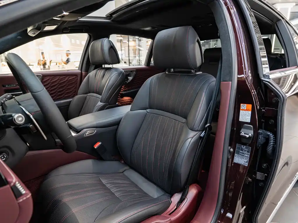 Lexus LS — миниатюра 11