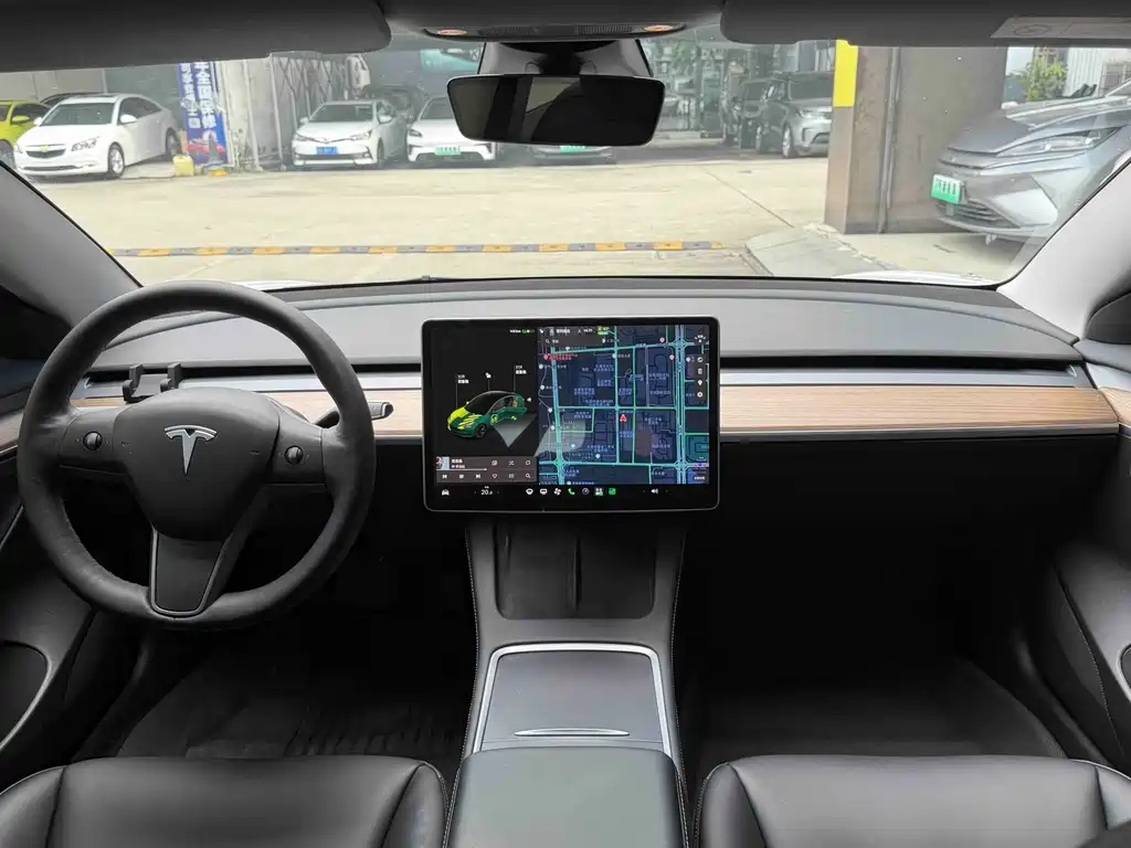 Tesla Model 3 — миниатюра 9
