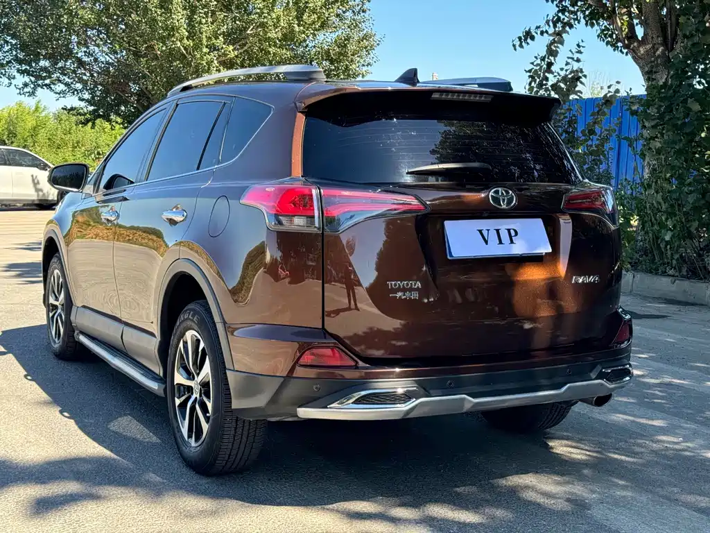 Toyota RAV4 — миниатюра 5