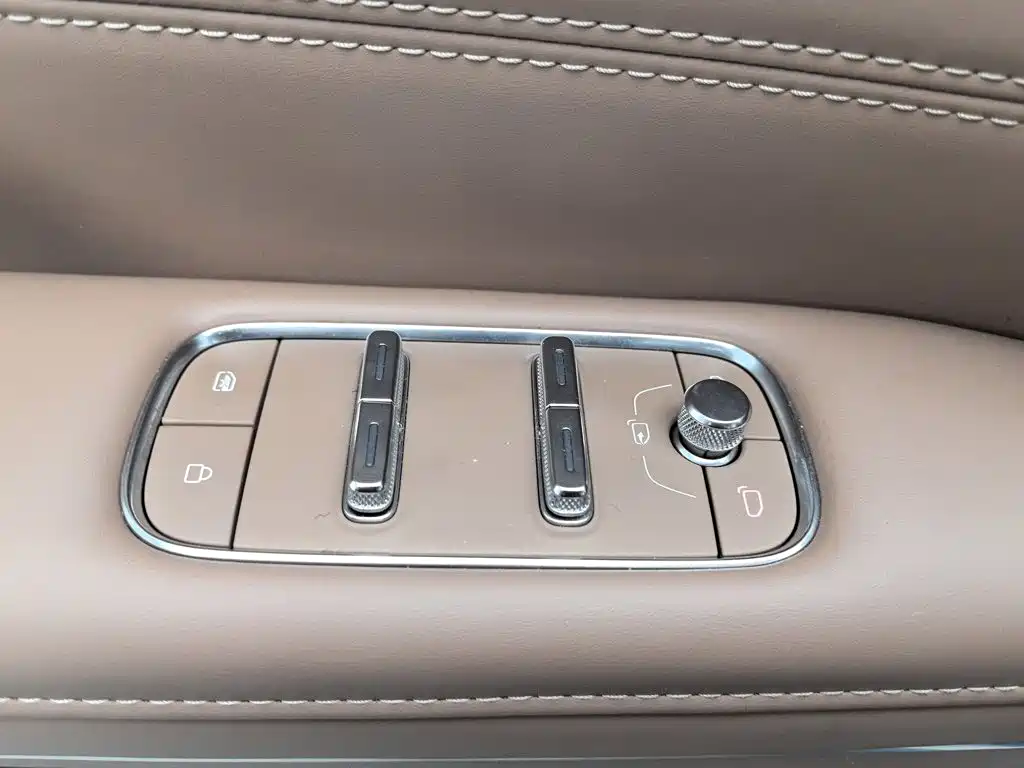 Wuling Xingguang L — миниатюра 9