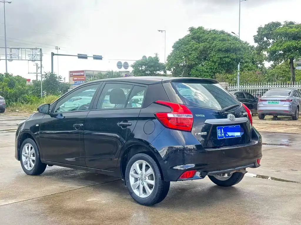 Toyota Yaris L — миниатюра 5