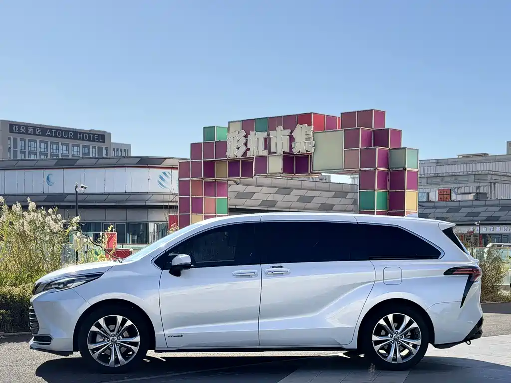 Toyota Sienna — миниатюра 5