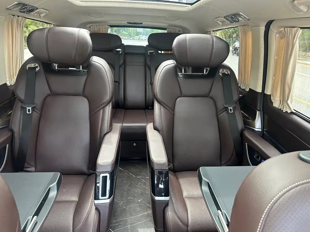 Mercedes-Benz V-Class — миниатюра 17