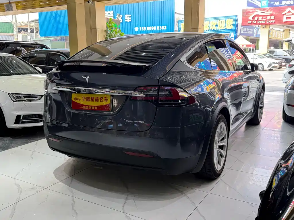 Tesla Model X — миниатюра 6