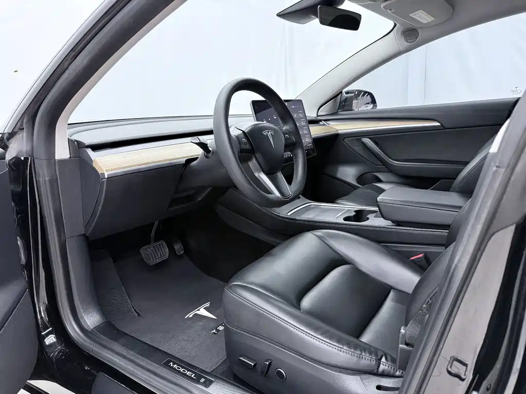 Tesla Model 3 — миниатюра 4