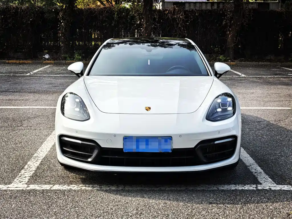 Porsche Panamera 2023