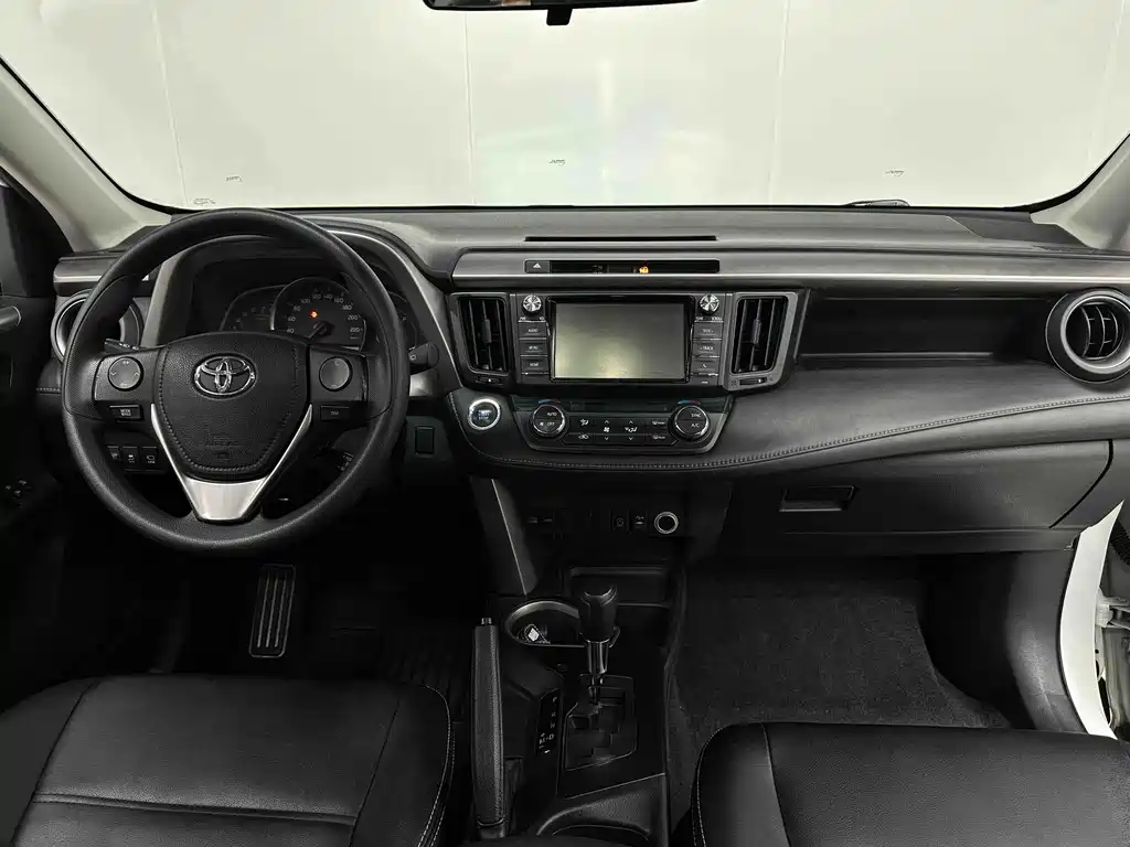 Toyota RAV4 — миниатюра 9