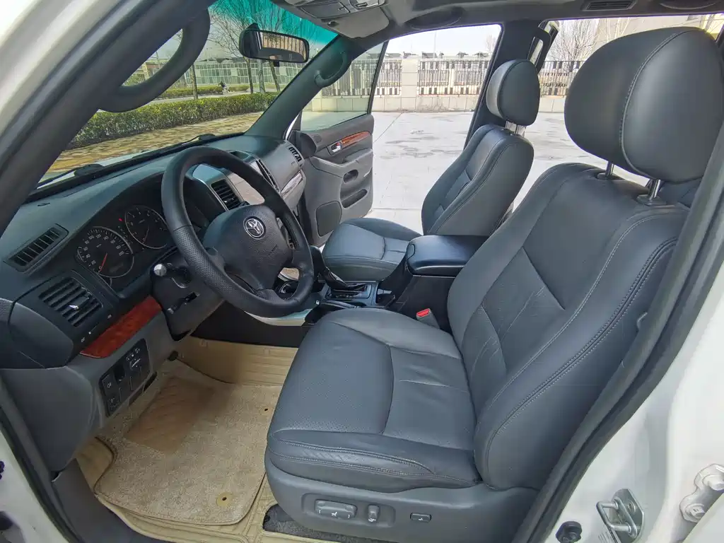 Toyota Land Cruiser Prado 2010 4.0L AT VX