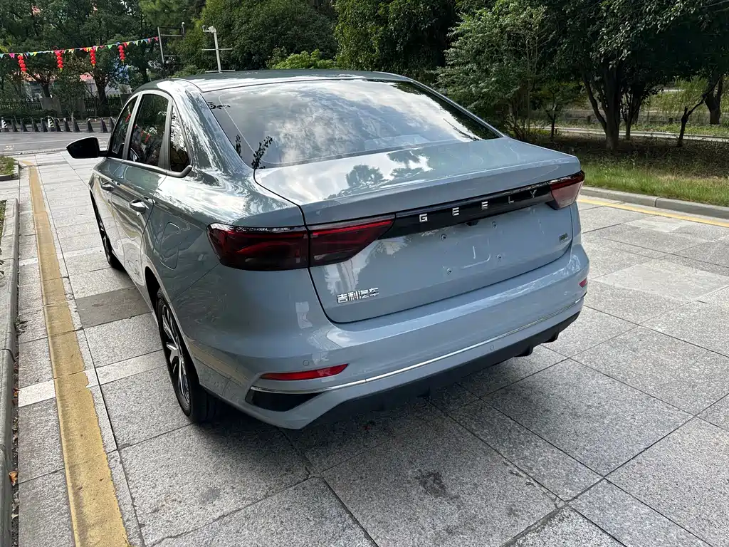 Geely Emgrand — миниатюра 10