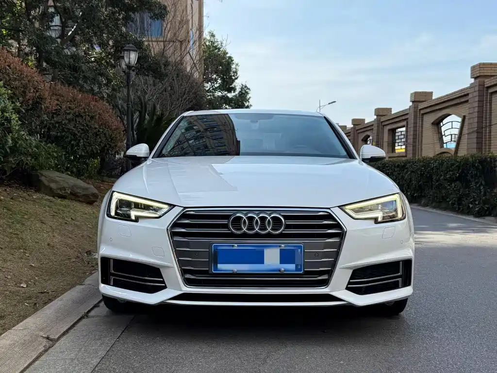 Audi A4L 2018