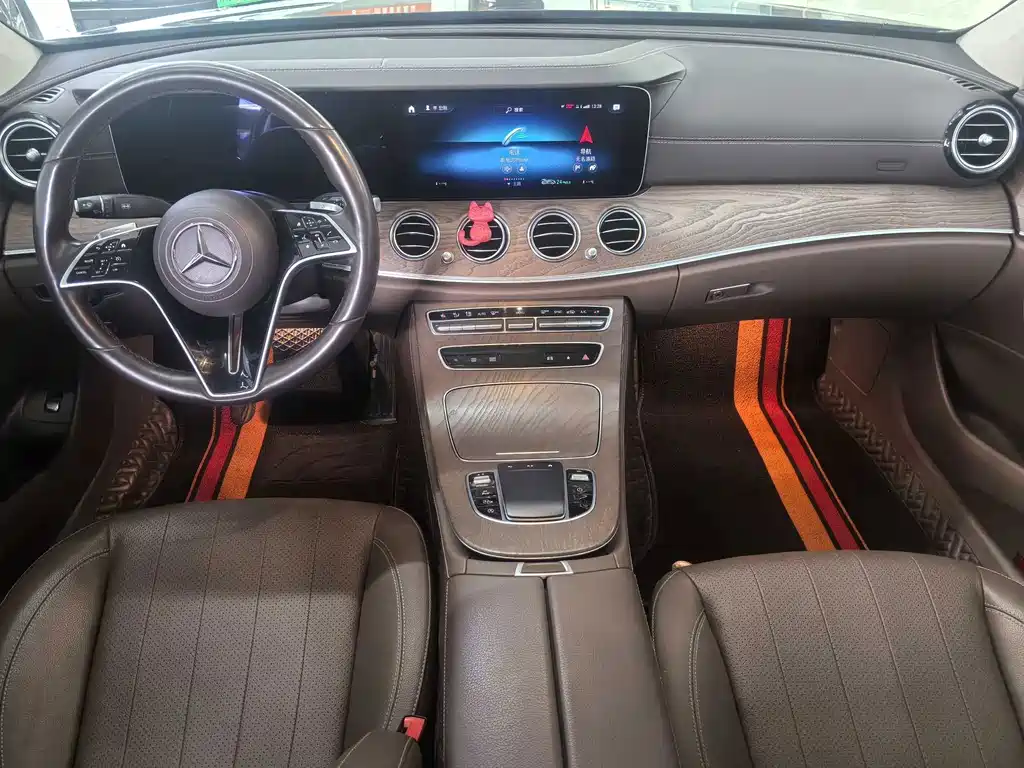 Mercedes-Benz E-Class — миниатюра 5