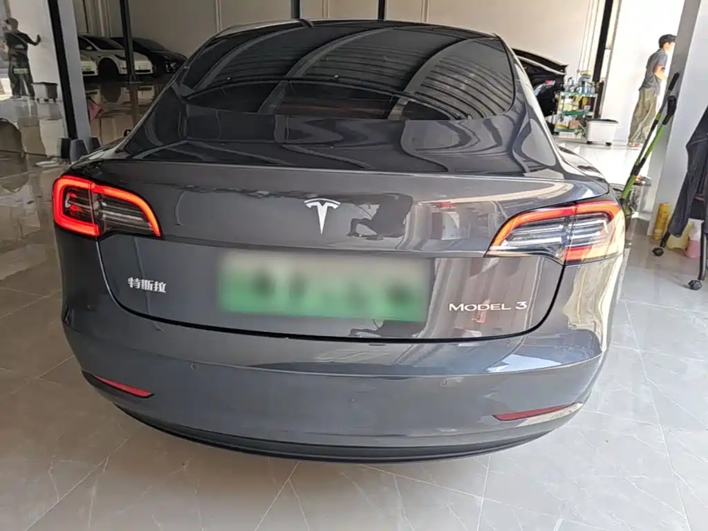 Tesla Model 3 — миниатюра 6