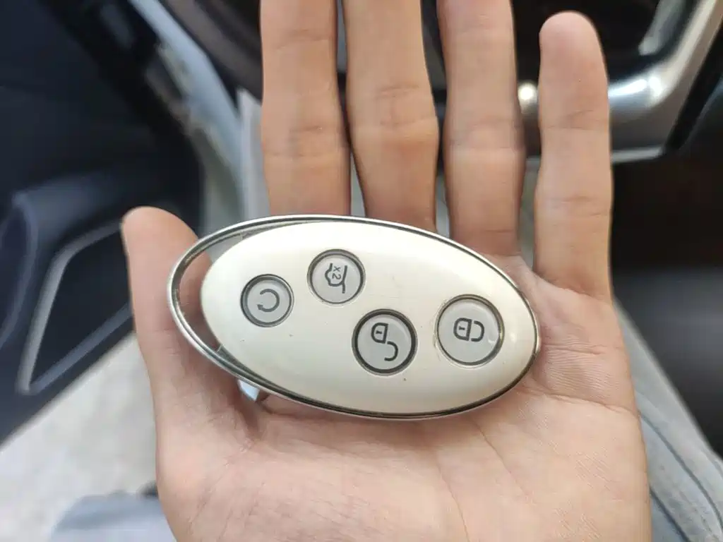 BYD MAX — миниатюра 9