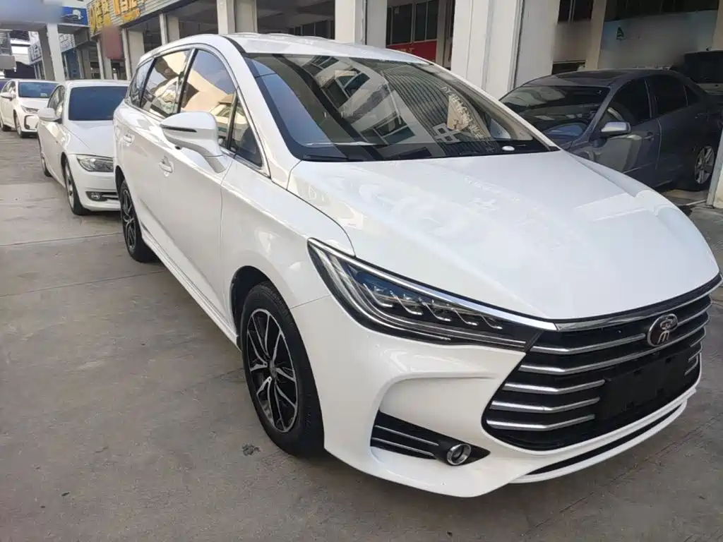 BYD MAX — миниатюра 4