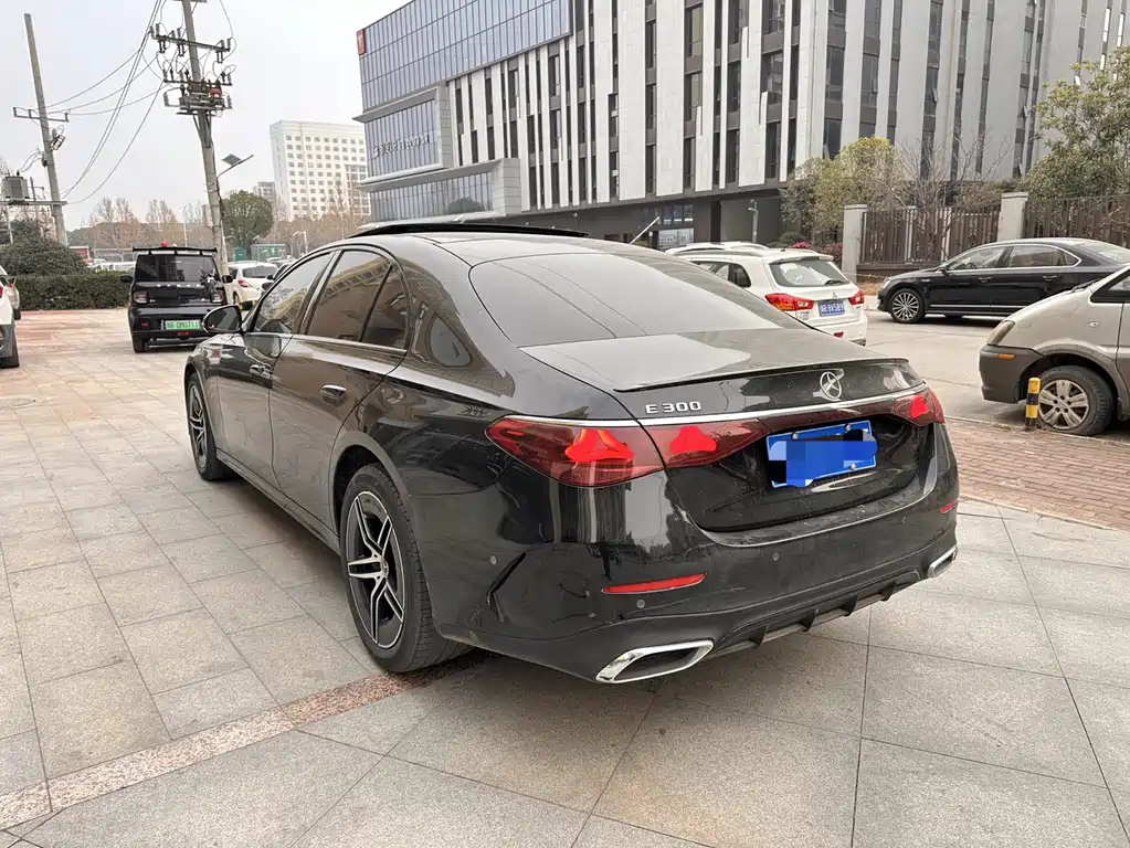 MERCEDES-BENZ E CLASS