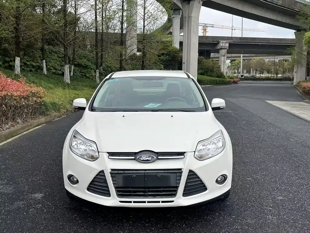 Ford Focus Sedan 1.6L Manual Comfort Type, фото 2