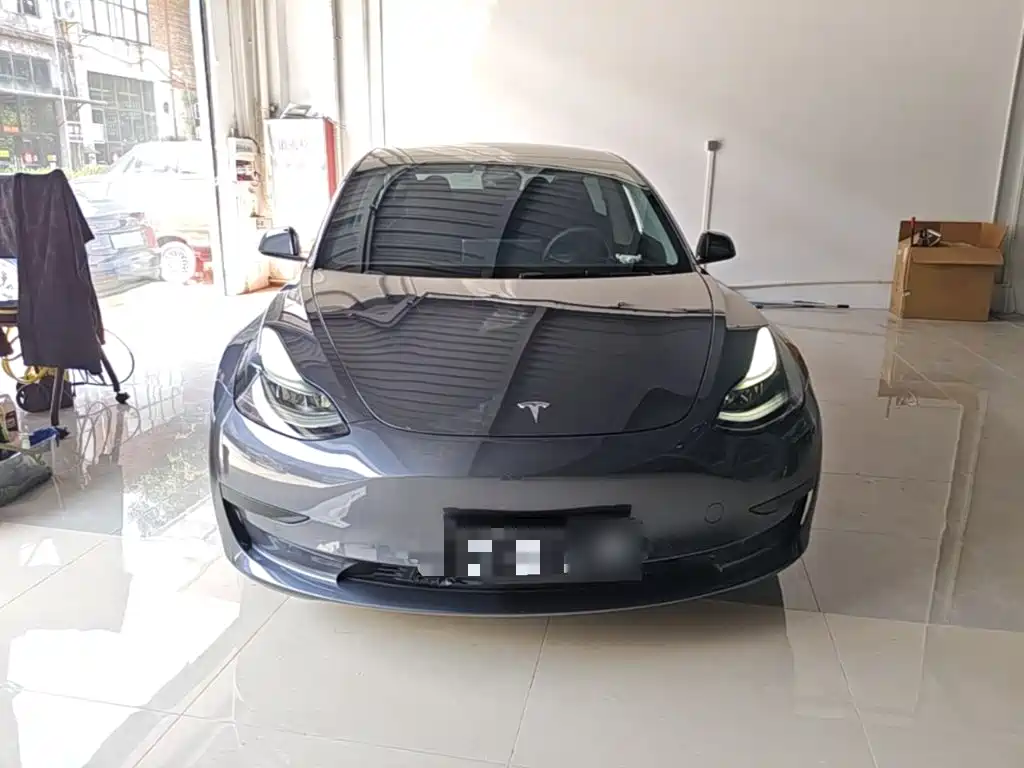 Tesla Model 3 — миниатюра 3