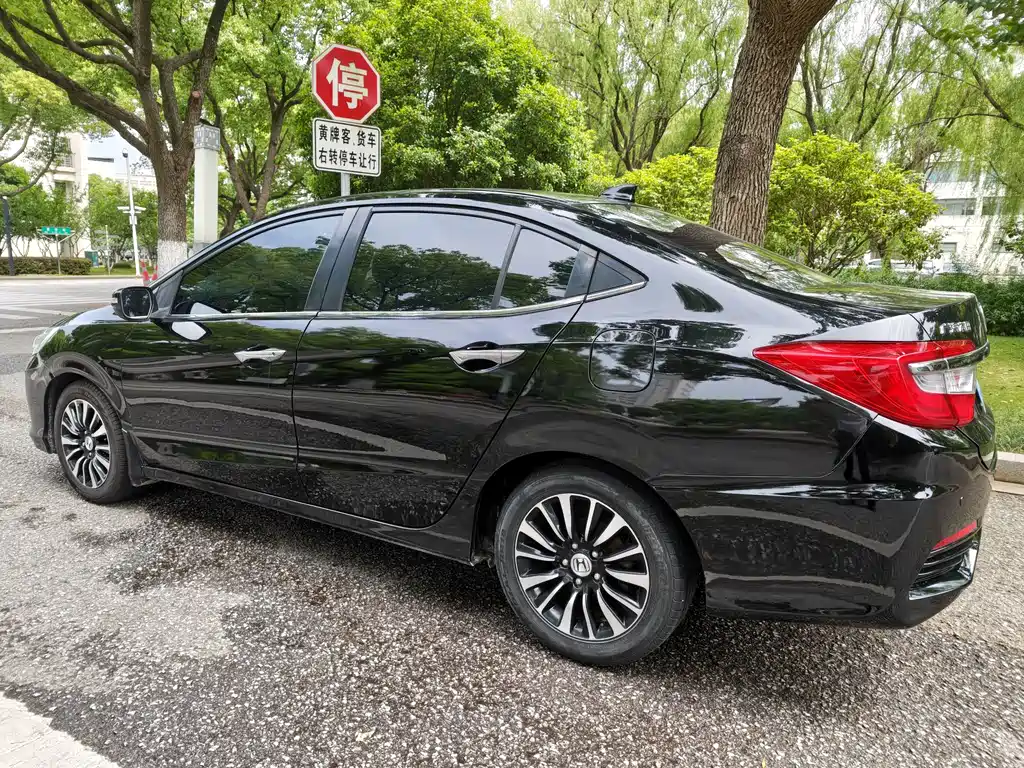Honda Crider 2015 1.8L AT Comfort