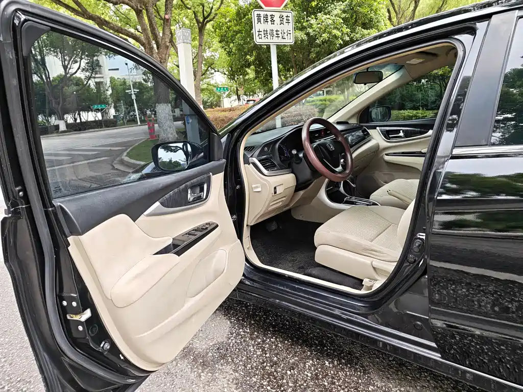Honda Crider 2015 1.8L AT Comfort
