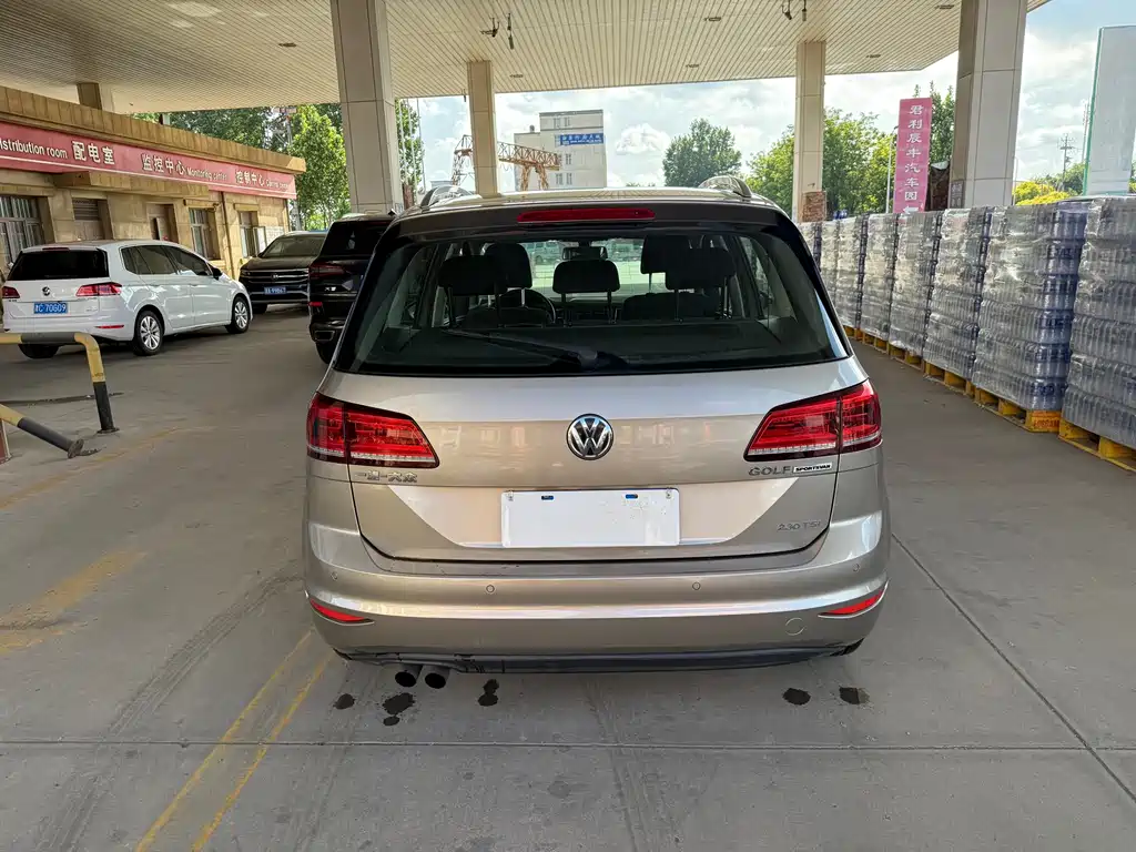 Volkswagen Golf · 2016 230TSI AT