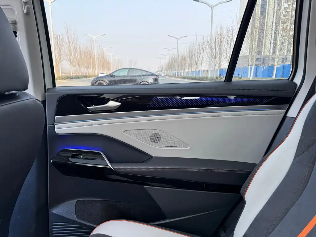 VOLKSWAGEN ID.6 CROZZ