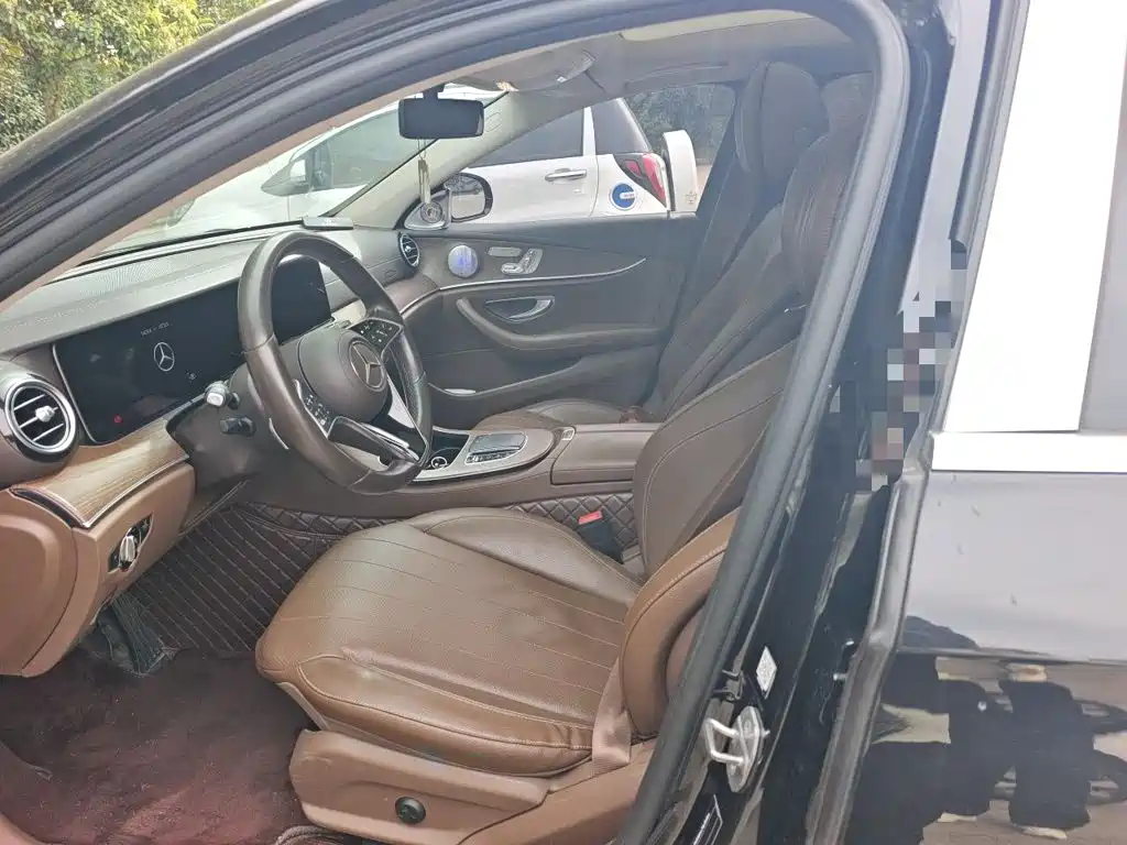 Mercedes-Benz E-Class — миниатюра 11