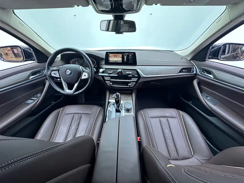 BMW 5 Series — миниатюра 9