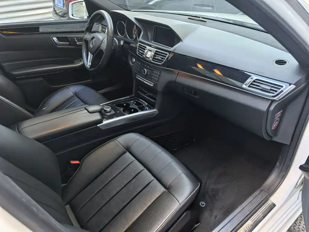 Mercedes-Benz E-Class — миниатюра 9