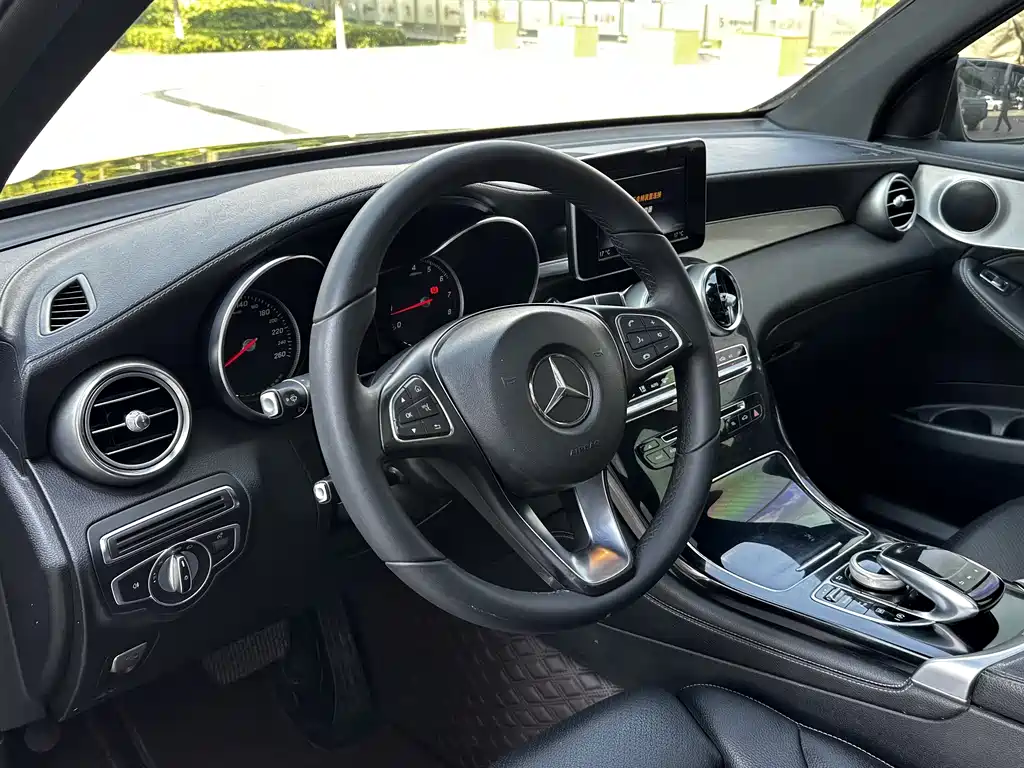 Mercedes-Benz GLC 2017 GLC 200 4MATIC