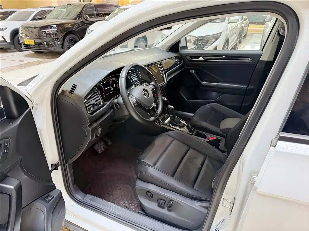 Volkswagen T-Roc — миниатюра 6