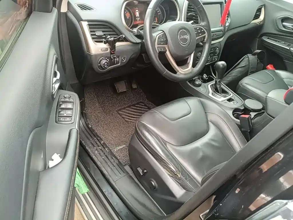 Jeep Cherokee — миниатюра 16
