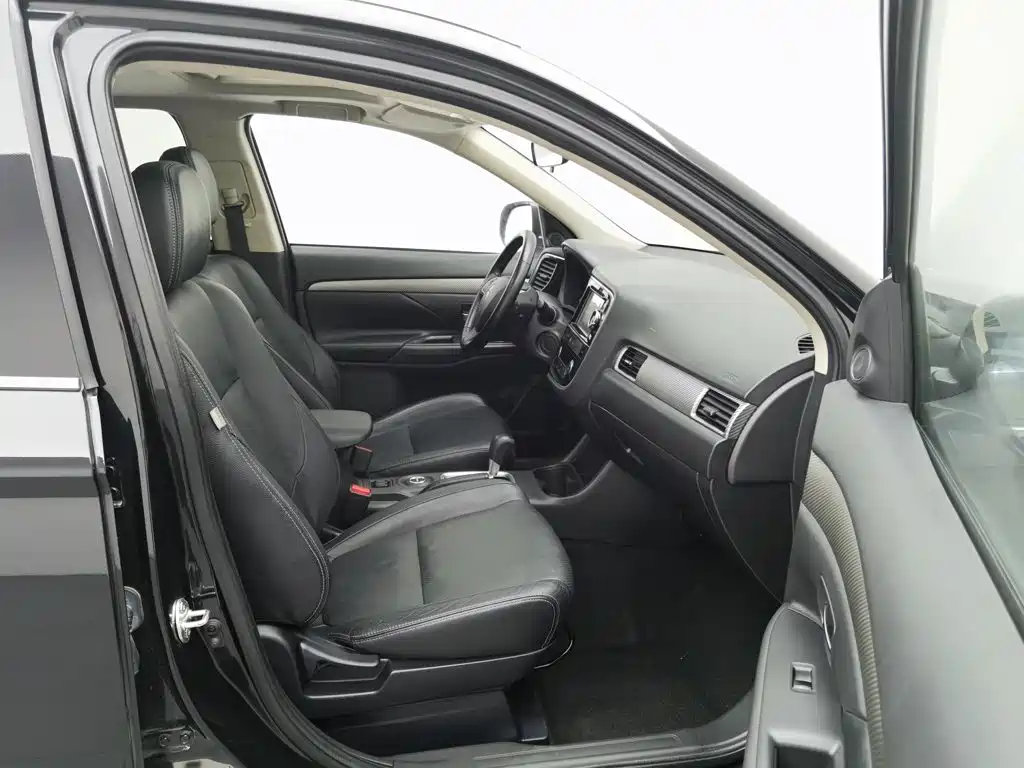 Mitsubishi Outlander (Import) — миниатюра 23