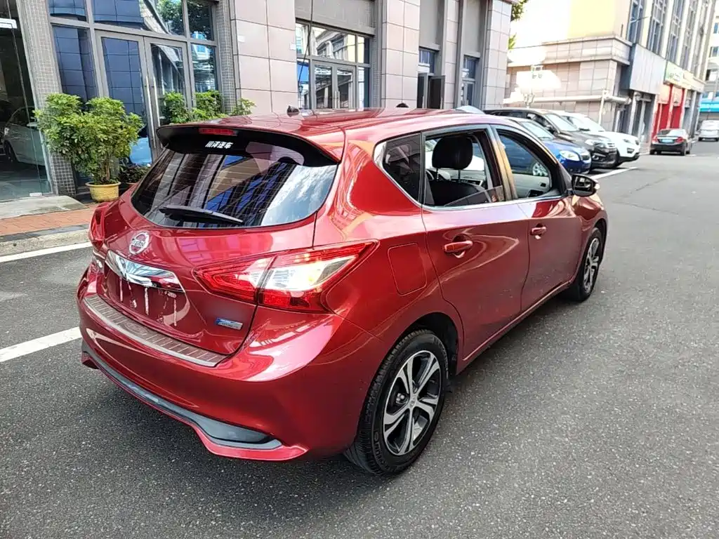 Nissan Tiida — миниатюра 7