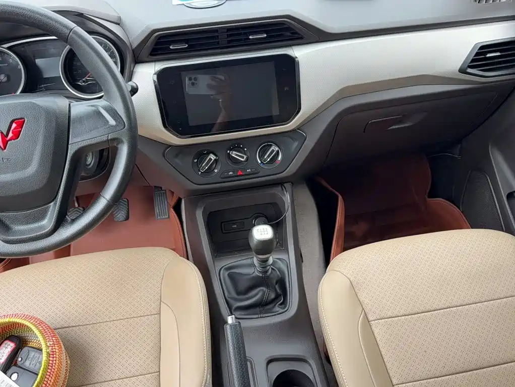 Wuling Hongguang — миниатюра 14