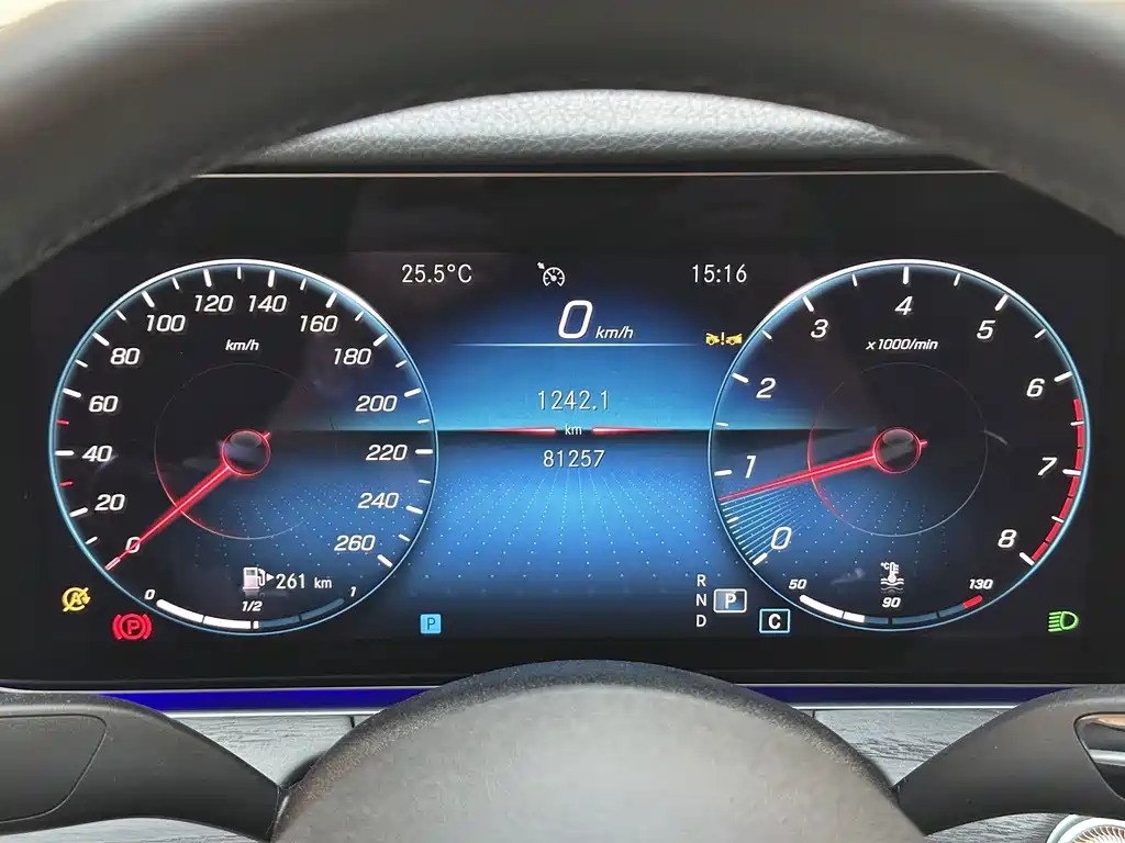 Mercedes-Benz E-Class — миниатюра 13