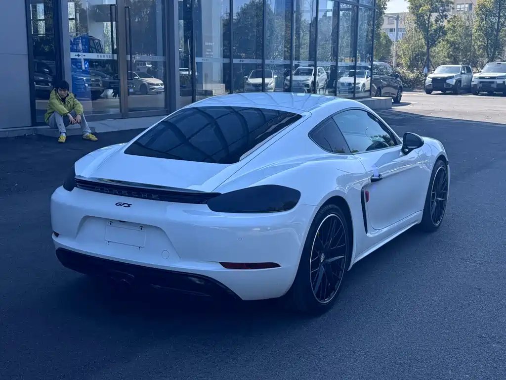 PORSCHE 718