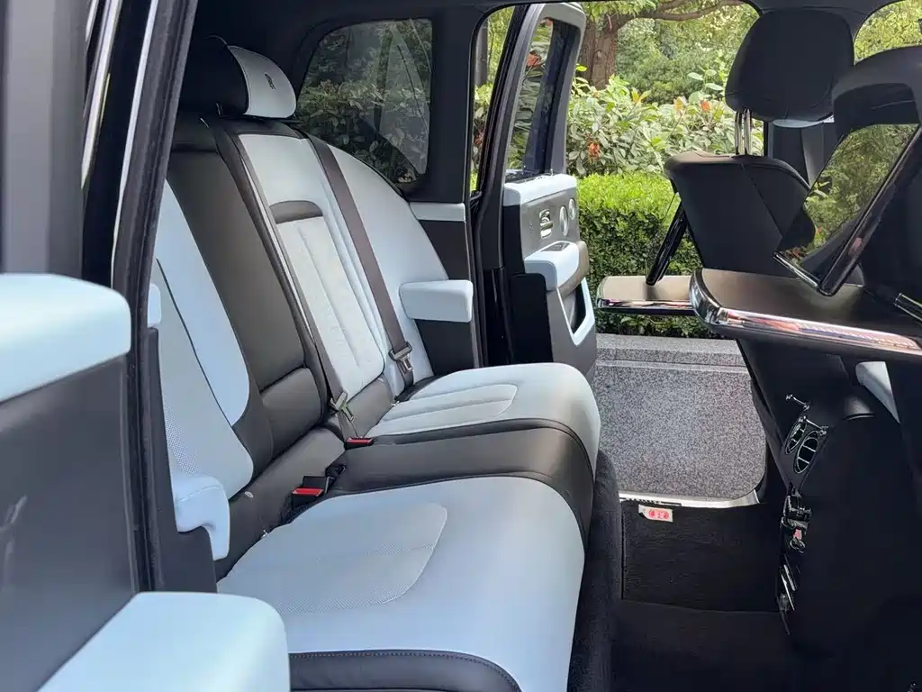Rolls-Royce Cullinan 2018 мест