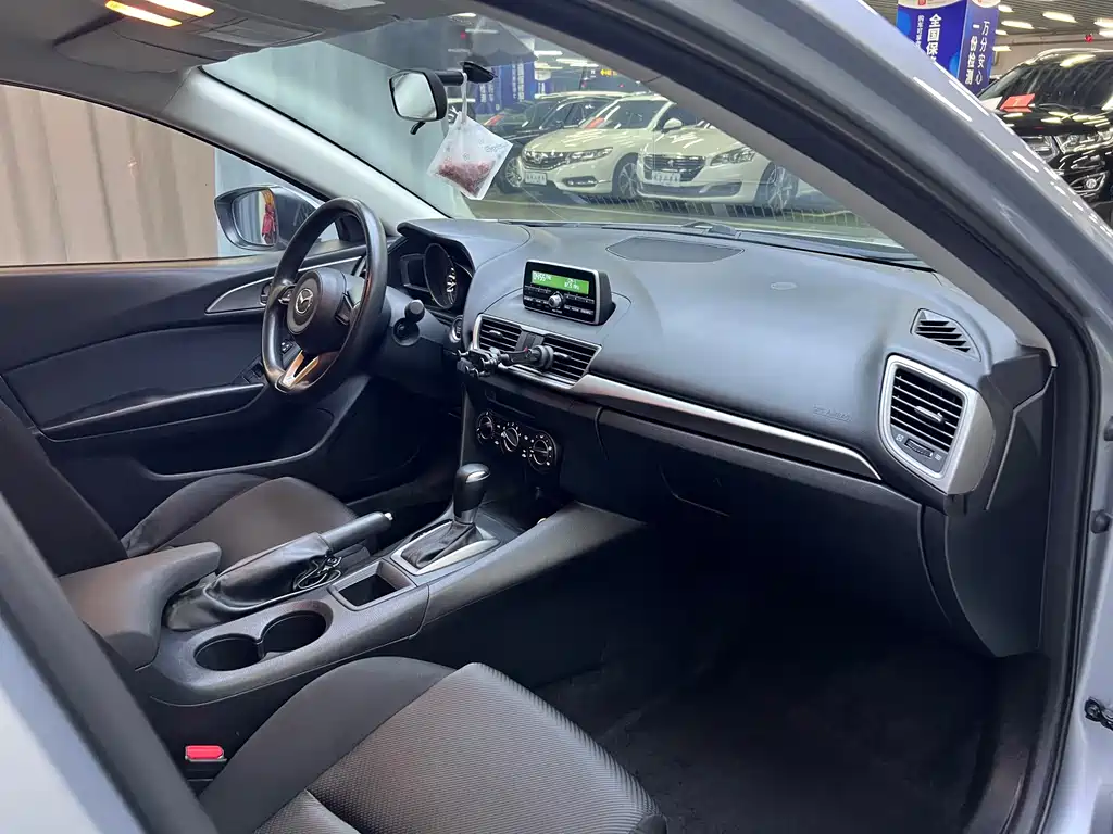 Mazda 3 Axela — миниатюра 12