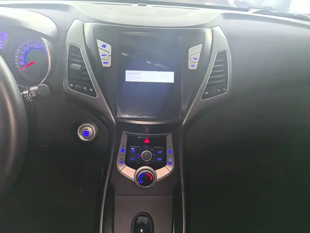 Hyundai Elantra Langdong — миниатюра 13